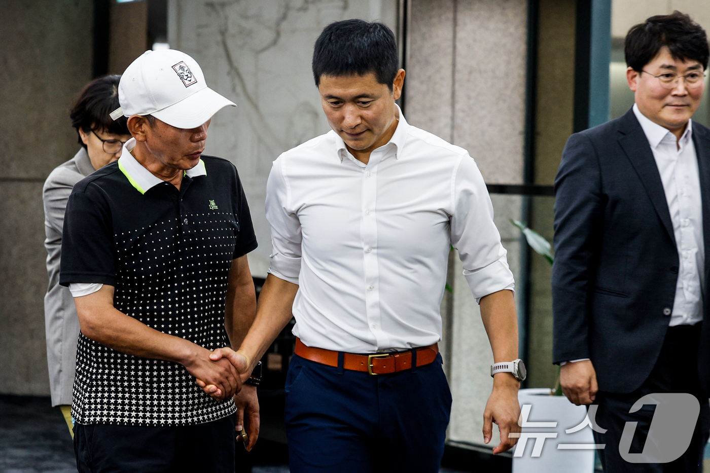 (서울=뉴스1) 안은나 기자 = 이영표 해설위원이 6일 서울 송파구 서울올림픽파크텔에서 열린 'K-축구혁신위원회' 출범식에 참석하고 있다. (공동취재) 2026.7.6/뉴스1
