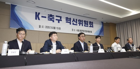 최휘영 문체부 장관 "한국 축구 무너져…믿을만한 조력자 되겠다"