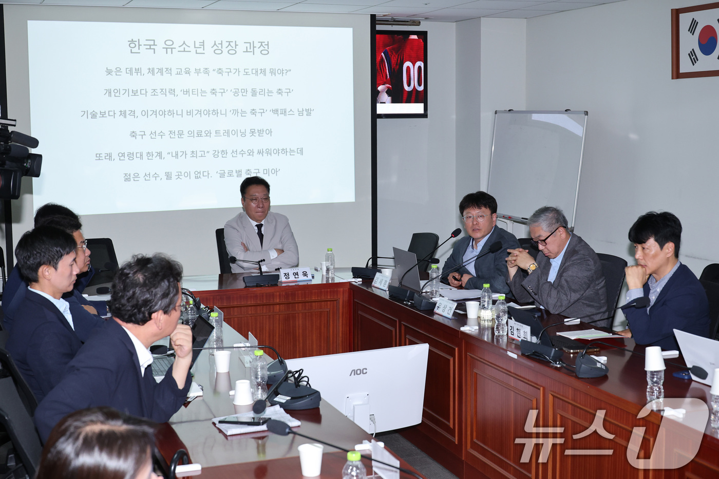 (서울=뉴스1) 신웅수 기자 = 6일 서울 여의도 국회 의원회관에서 '월드컵 이후, 한국 축구 살리는 골든타임' 한국 축구 긴급 토론회가 열리고 있다. 2026.7.6/뉴스1