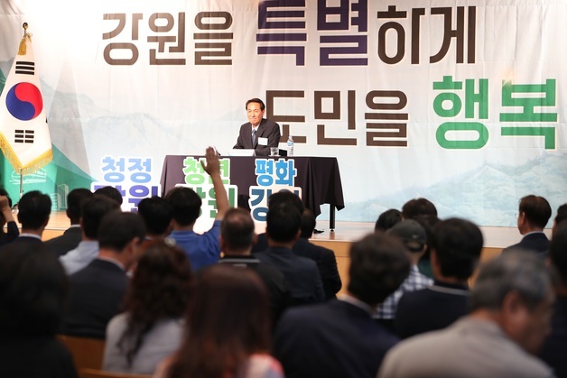 우상호 강원지사, 취임 후 첫 타운홀미팅…각본 없이 도민과 현장 대화