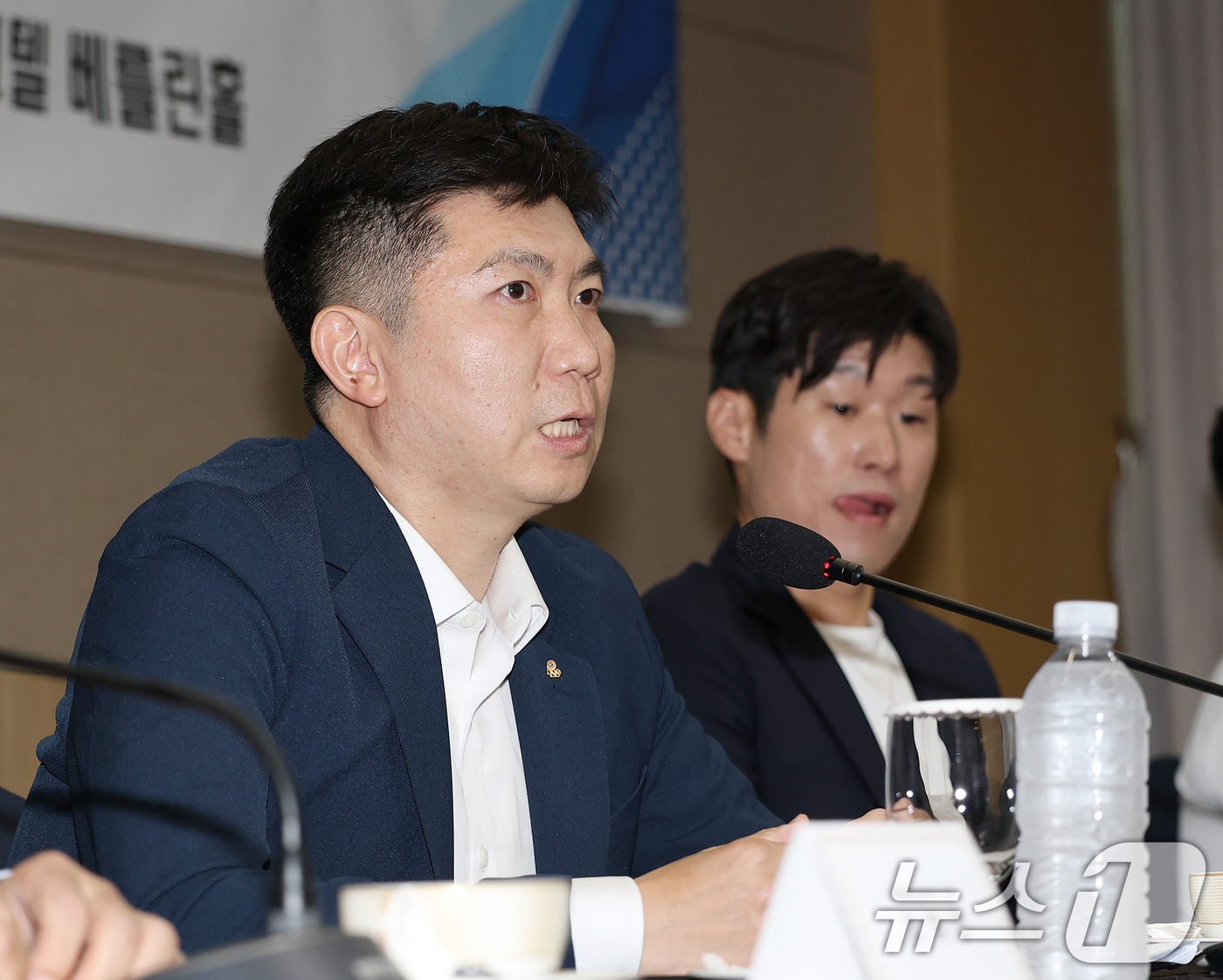 (서울=뉴스1) 안은나 기자 = 유승민 공동위원장(대한체육회장)이 6일 오후 서울 송파구 올림픽파크텔에서 열린 'K-축구혁신위원회' 출범식에서 모두발언을 하고 있다. (공동취재) …