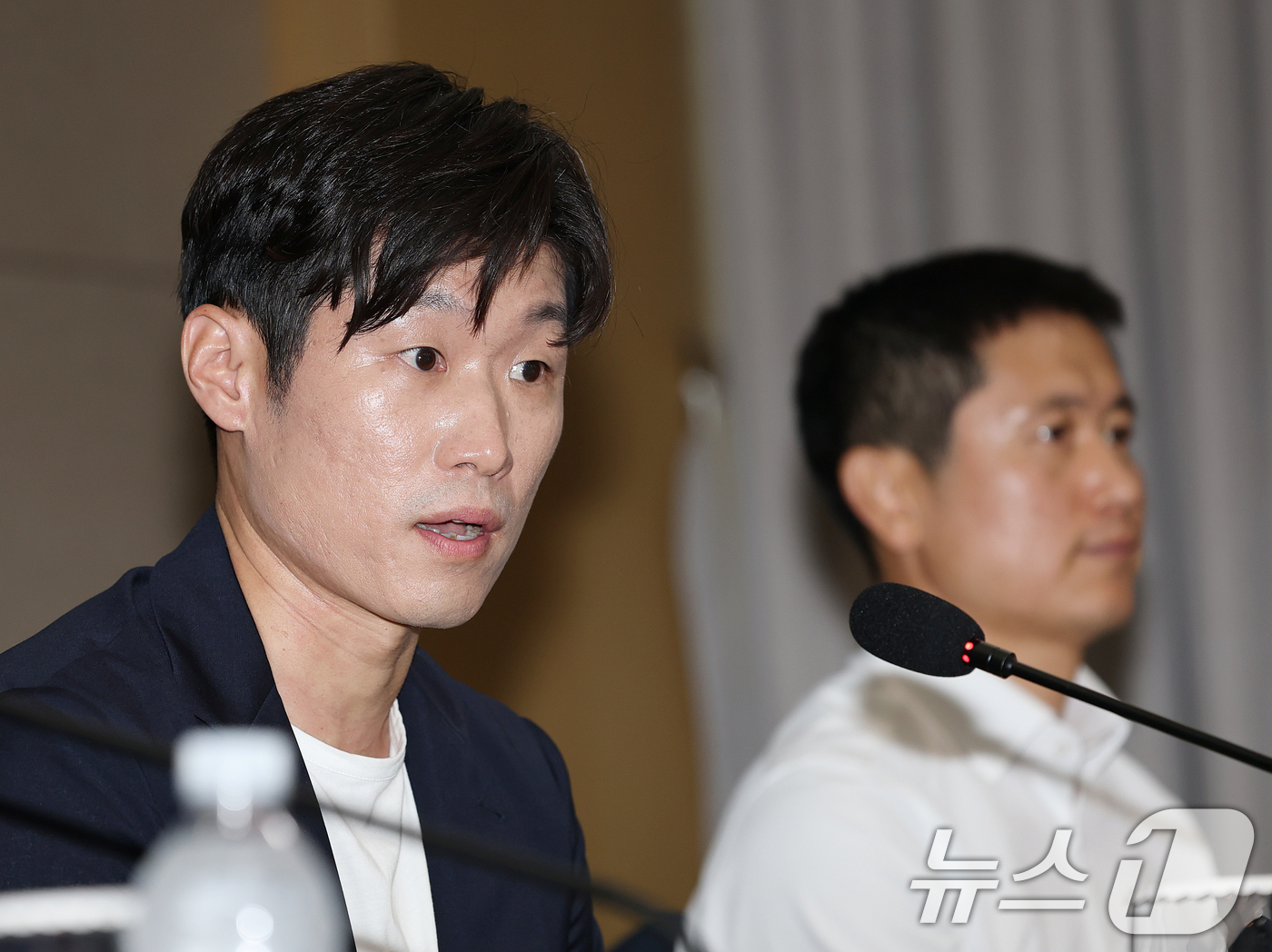 (서울=뉴스1) 안은나 기자 = 박지성 K-축구혁신위원회 공동위원장이 6일 오후 서울 송파구 올림픽파크텔에서 열린 'K-축구혁신위원회' 출범식에서 발언하고 있다. (공동취재) 20 …