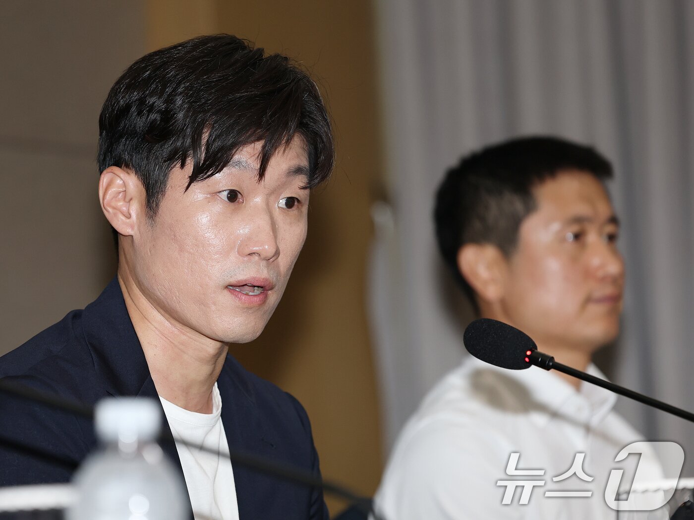 본문 이미지 - 박지성 K-축구혁신위원회 공동위원장이 6일 오후 서울 송파구 올림픽파크텔에서 열린 'K-축구혁신위원회' 출범식에서 발언하고 있다. (공동취재) 2026.7.6 ⓒ 뉴스1 안은나 기자