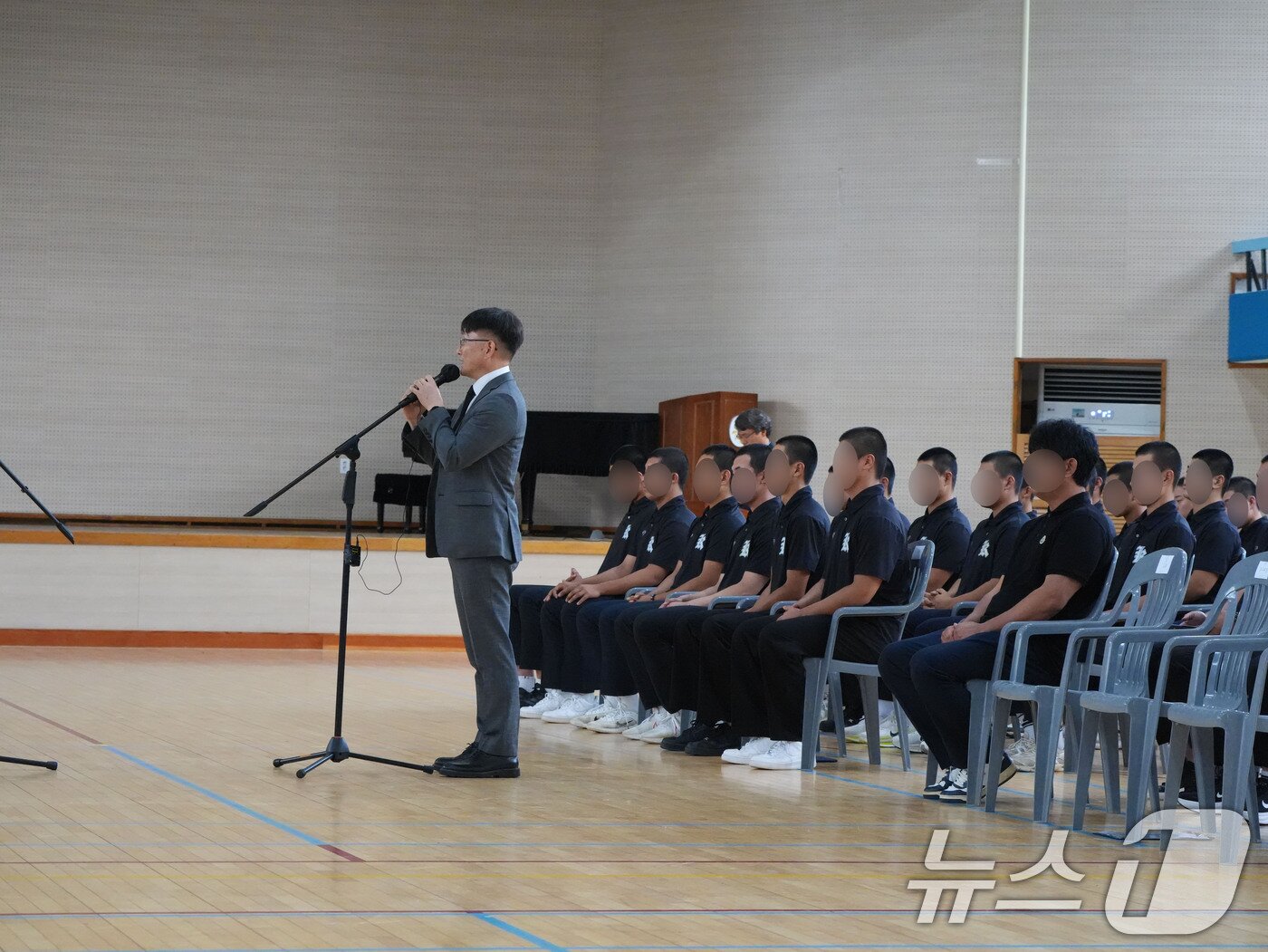 본문 이미지 - 5·18민주화운동 조롱성 응원으로 논란을 빚은 서울 배재고 야구부원이 6일 광주일고에 사과 방문한 가운데 이규연 광주일고 교장이 발언하고 있다. 2026.7.6 ⓒ 뉴스1 김태성 기자