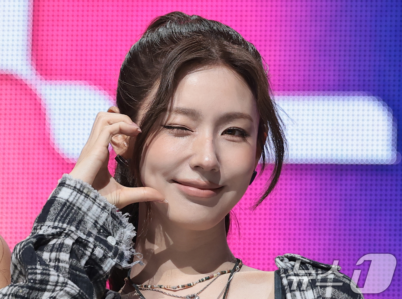 (서울=뉴스1) 권현진 기자 = 아이들(i-dle)의 미연이 6일 서울 광진구 예스24라이브홀에서 가진 아홉 번째 미니 앨범  '위 메이드'(We made) 발매 쇼케이스에서 포즈 …