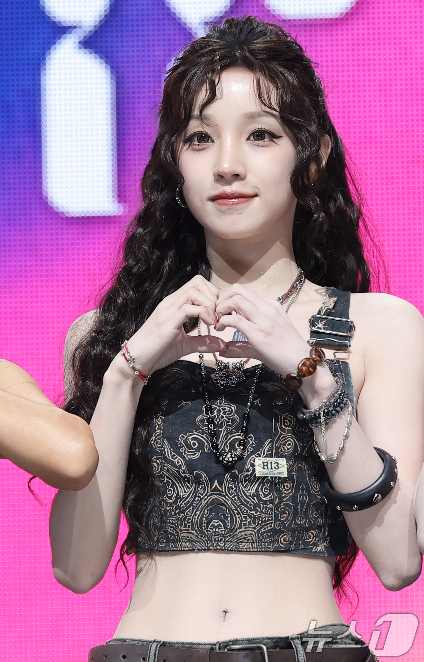 (서울=뉴스1) 권현진 기자 = 아이들(i-dle)의 우기가 6일 서울 광진구 예스24라이브홀에서 가진 아홉 번째 미니 앨범  '위 메이드'(We made) 발매 쇼케이스에서 포즈 …