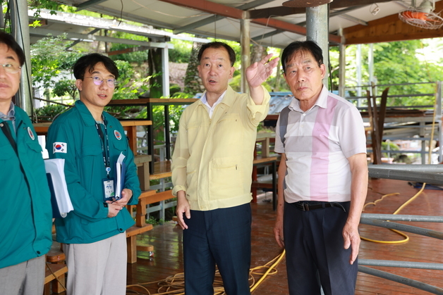 유명현 산청군수 "안전 위협 하천 내 무단 공작물 신속히 철거하라"