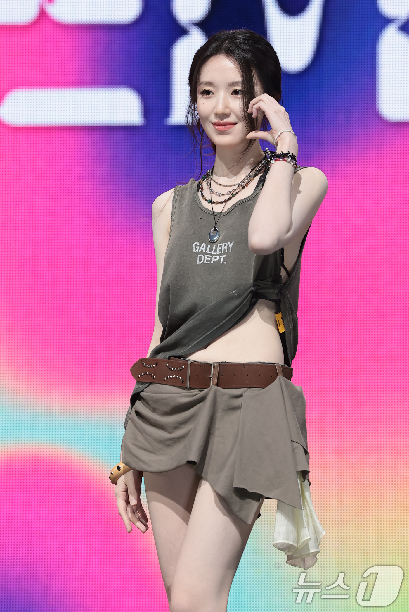 (서울=뉴스1) 권현진 기자 = 아이들(i-dle)의 슈화가 6일 서울 광진구 예스24라이브홀에서 가진 아홉 번째 미니 앨범  '위 메이드'(We made) 발매 쇼케이스에서 포즈 …