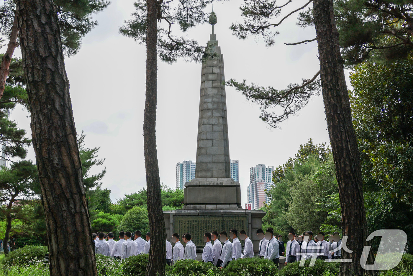 (전남광주=뉴스1) 김태성 기자 = 지역 비하 성격을 가진 응원 구호를 외쳐 논란을 일으킨 서울 배재고등학교 야구부가 6일 전남광주특별시 광주제일고등학교를 찾아 사과한 뒤 광주학생 …