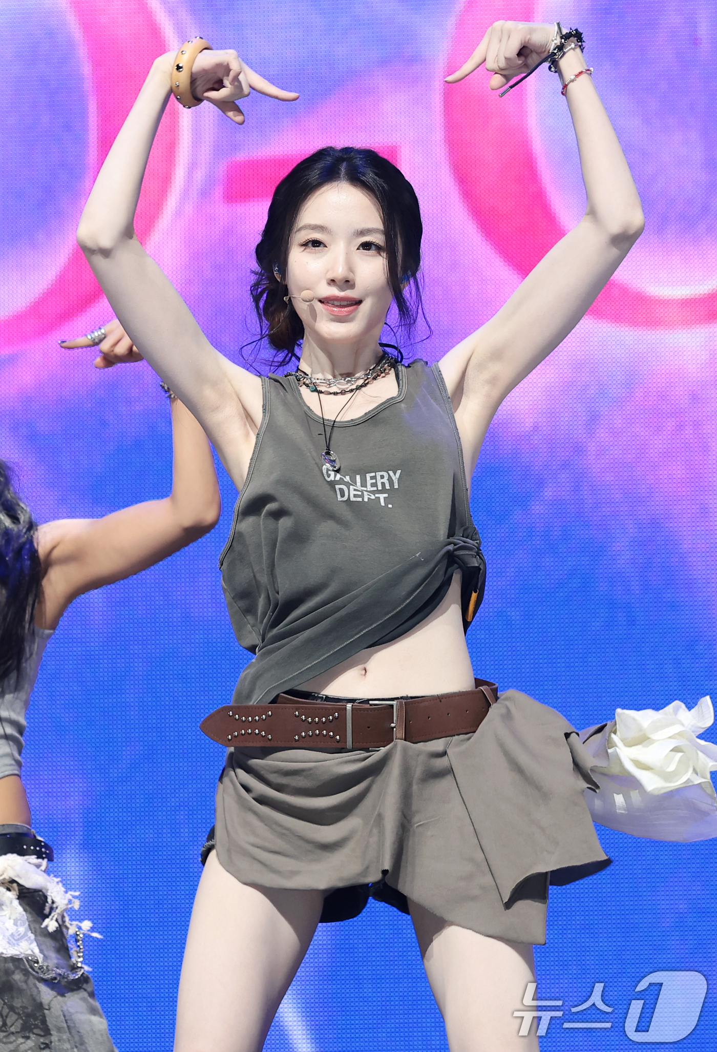 (서울=뉴스1) 권현진 기자 = 그룹 아이들(i-dle)의 슈화가 6일 서울 광진구 예스24라이브홀에서 가진 아홉 번째 미니 앨범  '위 메이드'(We made) 발매 쇼케이스에서 …