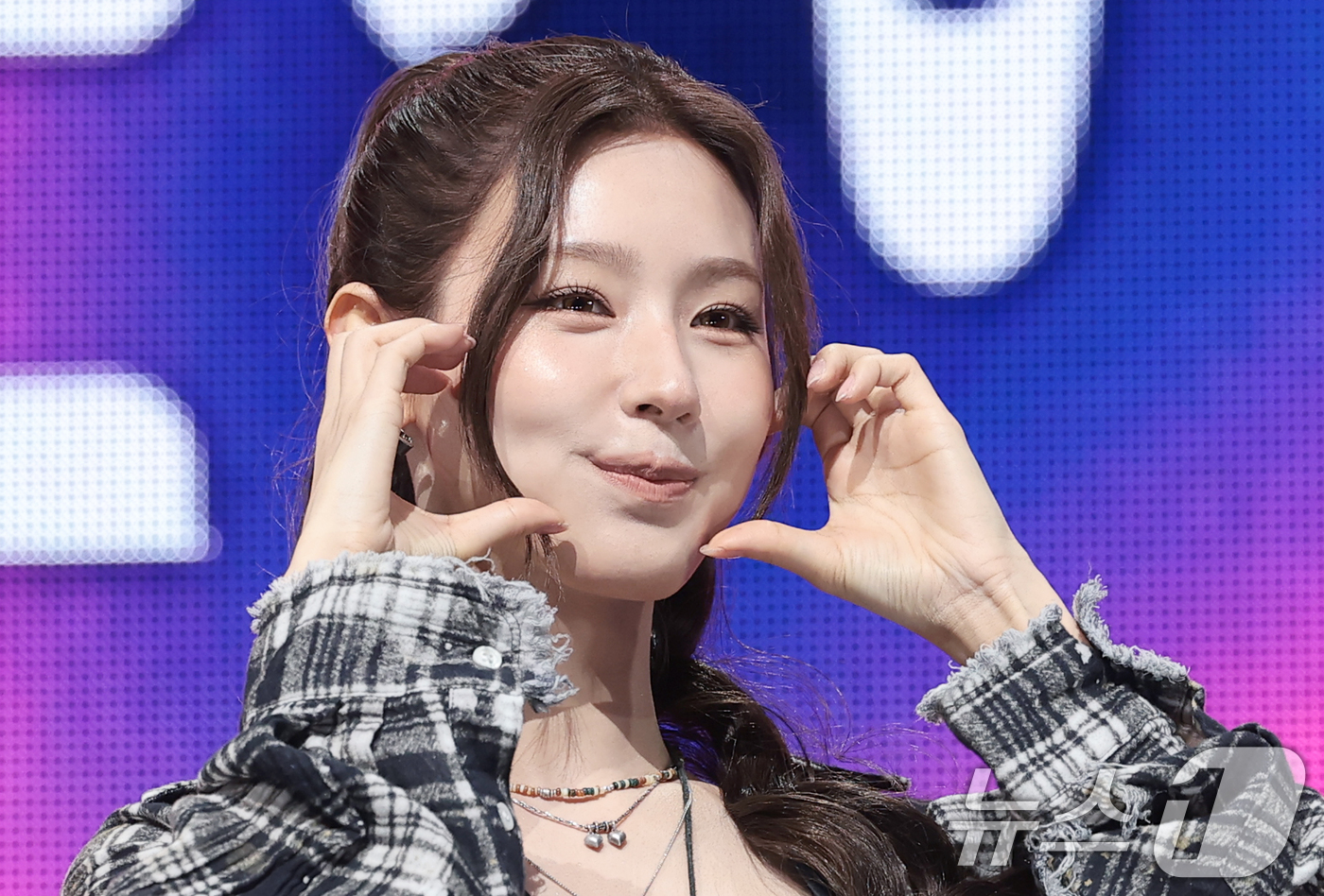 (서울=뉴스1) 권현진 기자 = 그룹 아이들(i-dle)의 미연이 6일 서울 광진구 예스24라이브홀에서 가진 아홉 번째 미니 앨범  '위 메이드'(We made) 발매 쇼케이스에서 …