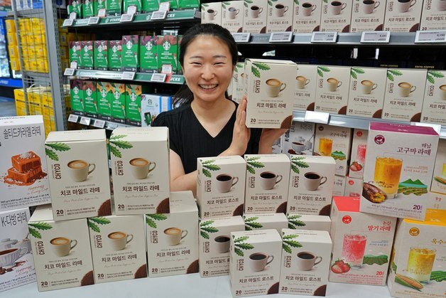 "커피값 너무 비싸"…롯데마트, 카페인 부담 덜은 대체커피 '치코' 출시