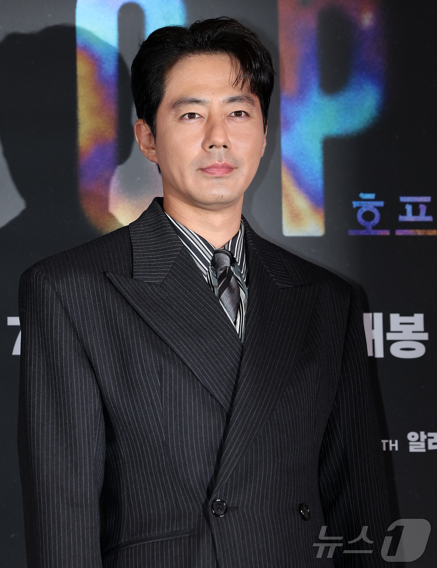 (서울=뉴스1) 김진환 기자 = 배우 조인성이 6일 오후 서울 강남구 메가박스 코엑스에서 열린 영화 '호프'(HOPE) 언론시사회에 참석해 포즈를 취하고 있다.'호프'는 비무장지대 …