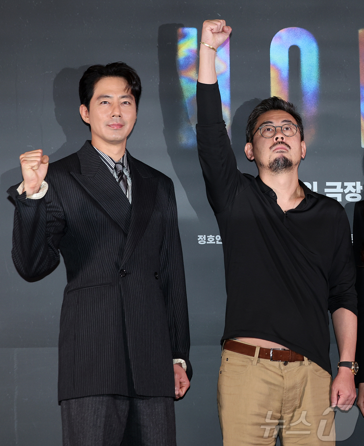 (서울=뉴스1) 김진환 기자 = 배우 조인성과 나홍진 감독이 6일 오후 서울 강남구 메가박스 코엑스에서 열린 영화 '호프'(HOPE) 언론시사회에 참석해 포즈를 취하고 있다.'호프 …