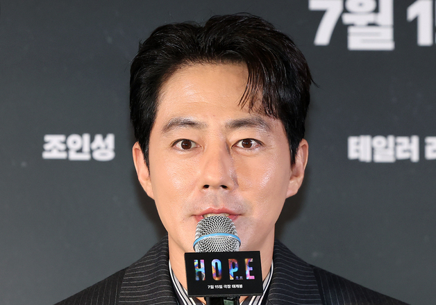'호프' 조인성 "3달간 일주일에 2~3번씩 승마 연습, 말과 호흡 어려워"