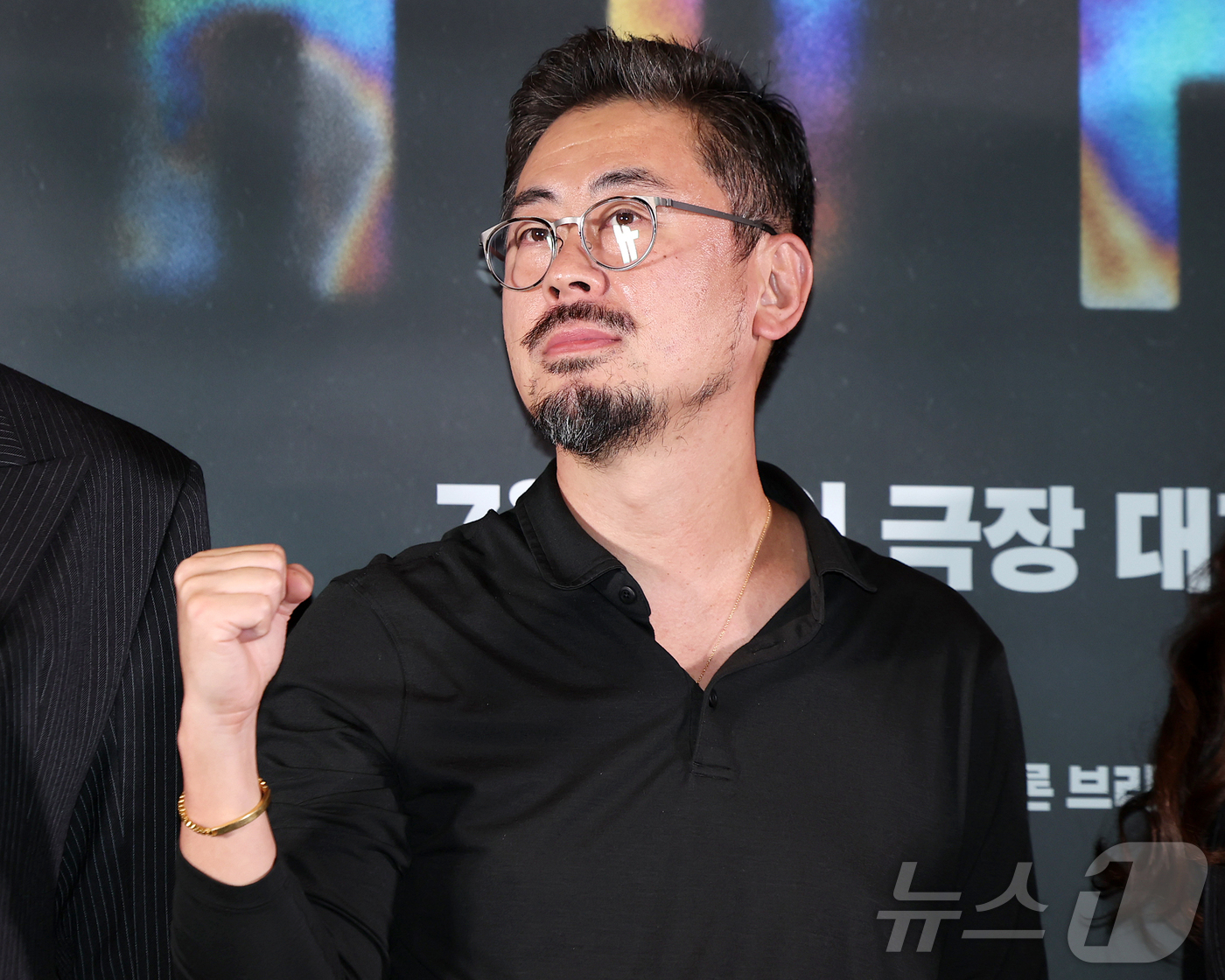 (서울=뉴스1) 김진환 기자 = 나홍진 감독이 6일 오후 서울 강남구 메가박스 코엑스에서 열린 영화 '호프'(HOPE) 언론시사회에 참석해 포즈를 취하고 있다.'호프'는 비무장지대 …