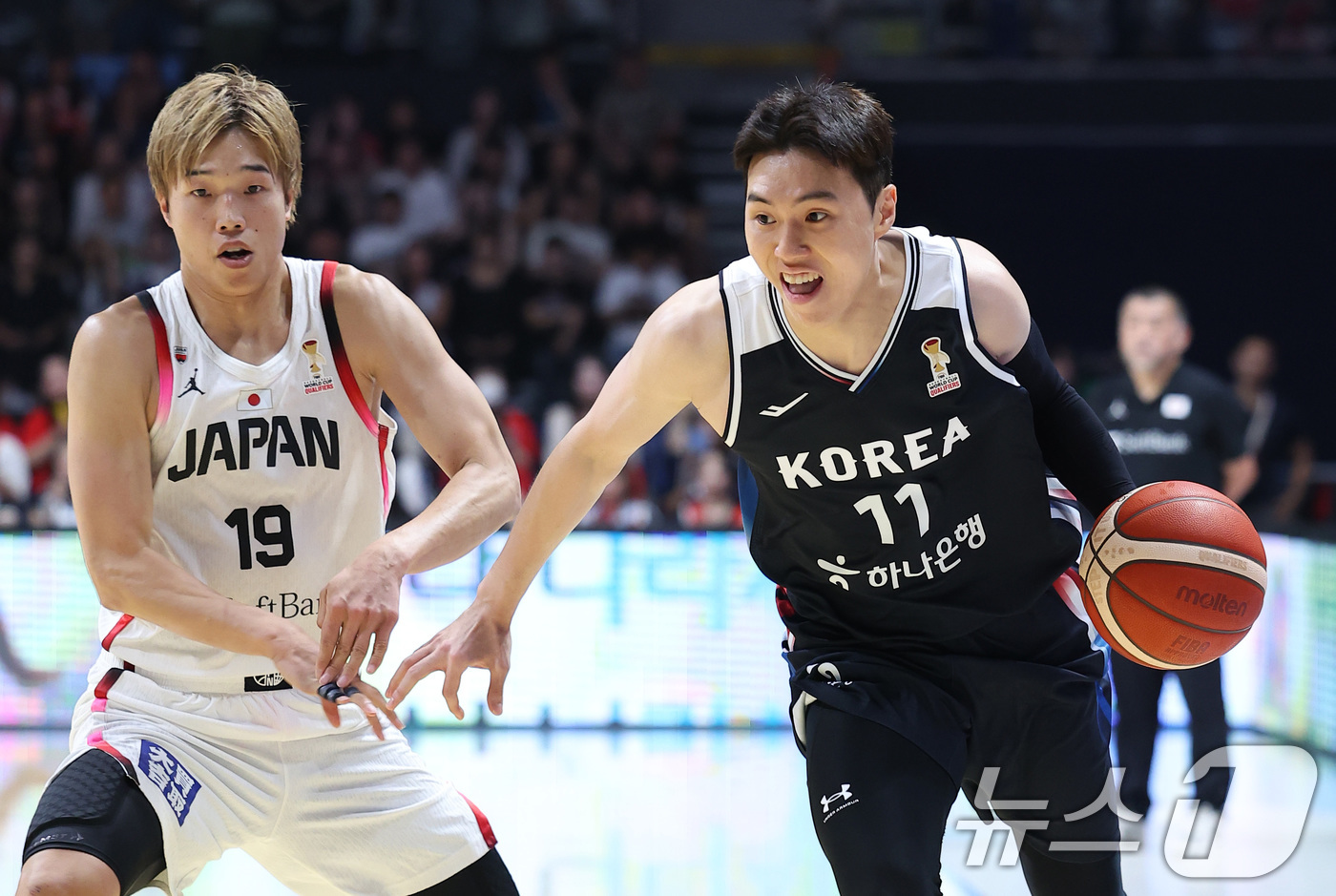 (고양=뉴스1) 김성진 기자 = 대한민국 농구 대표팀 이우석이 6일 경기도 고양시 고양소노아레나에서 열린 2027 FIBA 월드컵 아시아 예선 1라운드 B조 윈도우3 대한민국과 일 …
