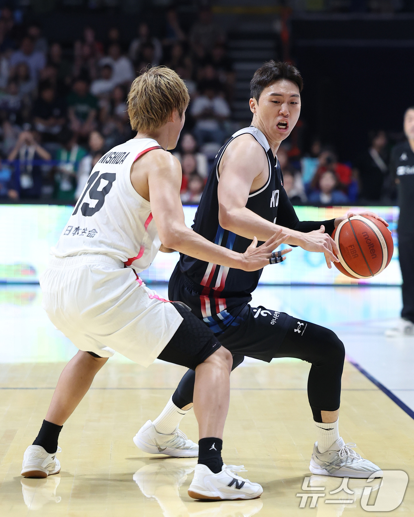 (고양=뉴스1) 김성진 기자 = 대한민국 농구 대표팀 이우석이 6일 경기도 고양시 고양소노아레나에서 열린 2027 FIBA 월드컵 아시아 예선 1라운드 B조 윈도우3 대한민국과 일 …