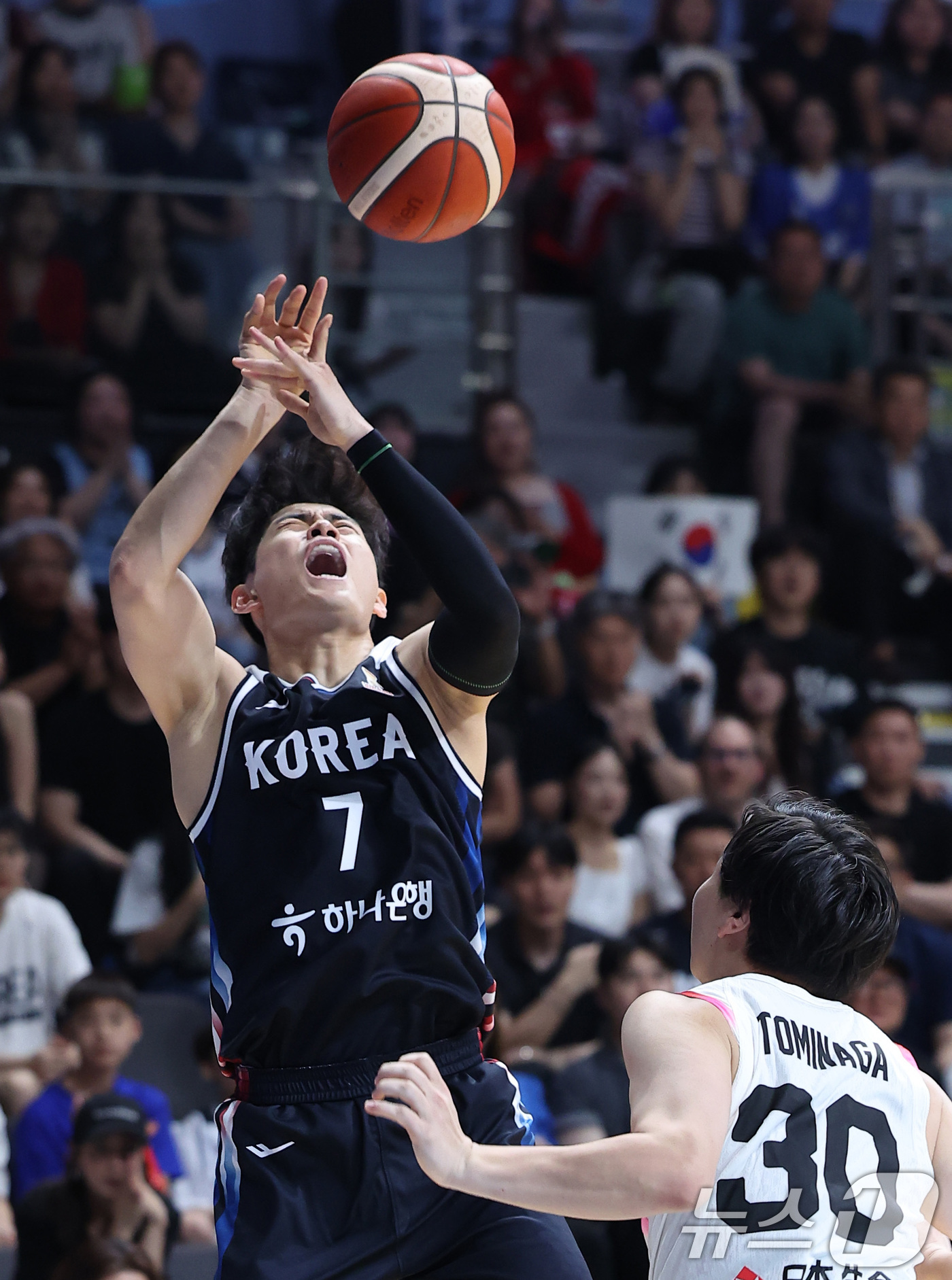 (고양=뉴스1) 김성진 기자 = 대한민국 농구 대표팀 유기상이 6일 경기도 고양시 고양소노아레나에서 열린 2027 FIBA 월드컵 아시아 예선 1라운드 B조 윈도우3 대한민국과 일 …