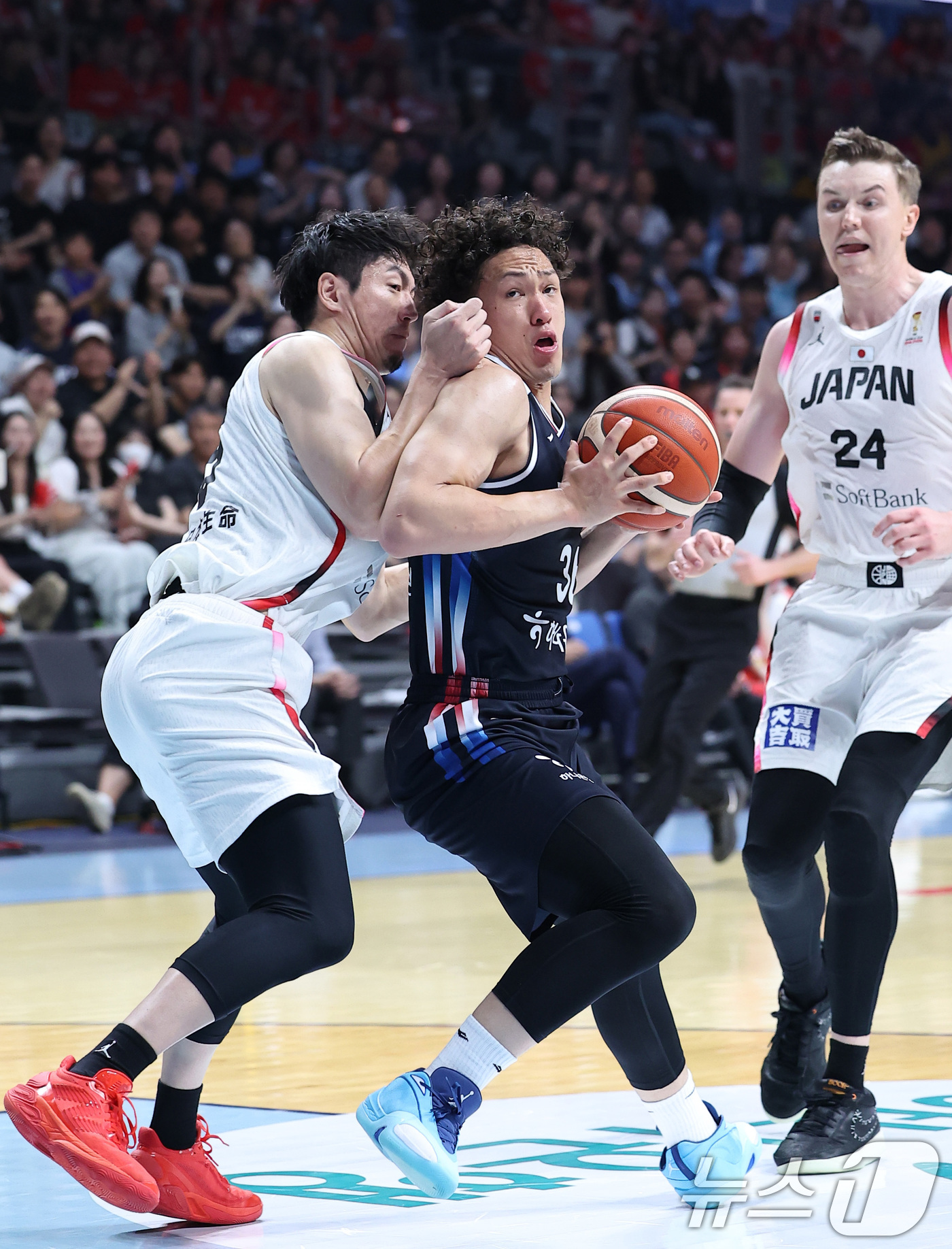 (고양=뉴스1) 김성진 기자 = 대한민국 농구 대표팀 에디 다니엘이 6일 경기도 고양시 고양소노아레나에서 열린 2027 FIBA 월드컵 아시아 예선 1라운드 B조 윈도우3 대한민국 …