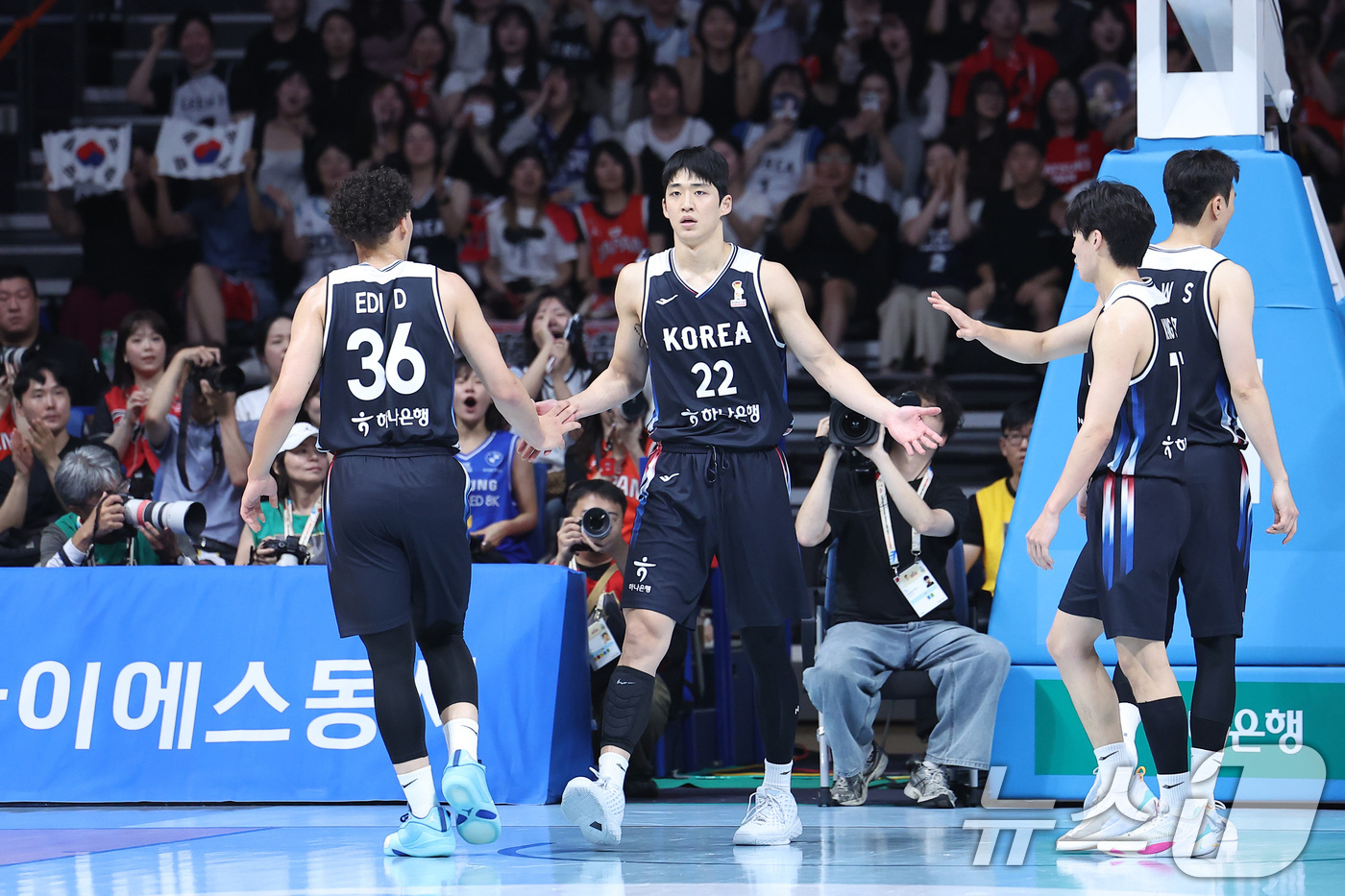(고양=뉴스1) 김성진 기자 = 대한민국 농구 대표팀 여준석이 6일 경기도 고양시 고양소노아레나에서 열린 2027 FIBA 월드컵 아시아 예선 1라운드 B조 윈도우3 대한민국과 일 …