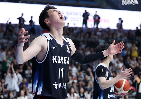 버저비터 무산에 아쉬워하는 이우석