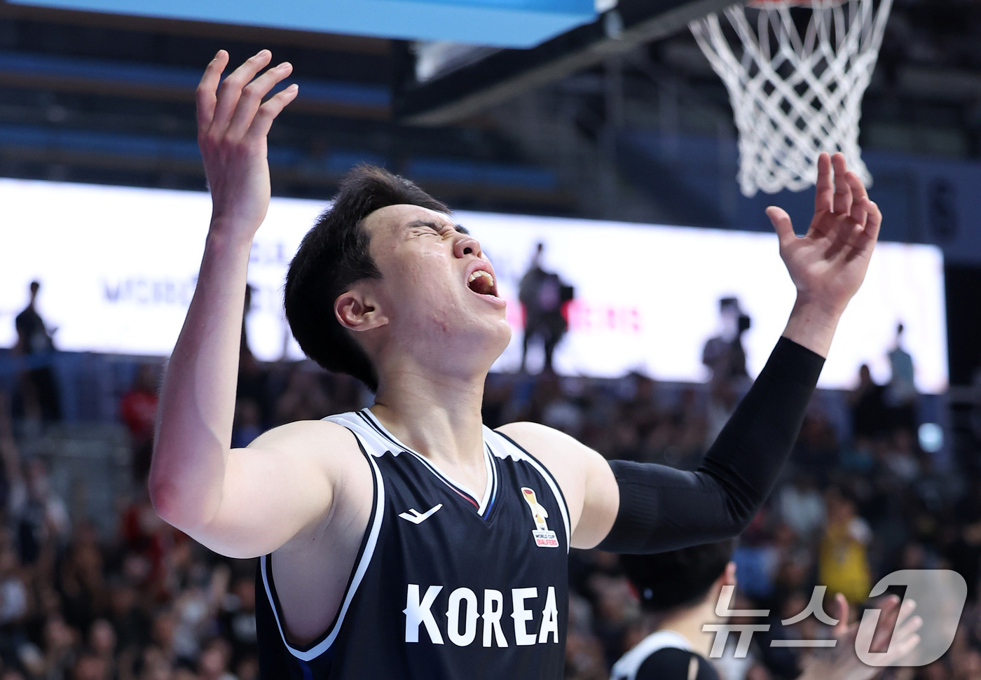 (고양=뉴스1) 김성진 기자 = 대한민국 농구 대표팀 이우석이 6일 경기도 고양시 고양소노아레나에서 열린 2027 FIBA 월드컵 아시아 예선 1라운드 B조 윈도우3 대한민국과 일 …
