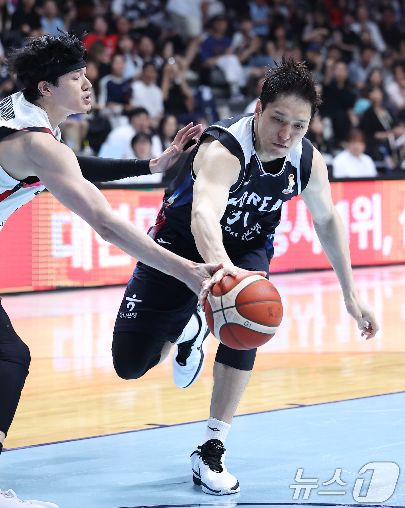 (고양=뉴스1) 김성진 기자 = 대한민국 농구 대표팀 장재석이 6일 경기도 고양시 고양소노아레나에서 열린 2027 FIBA 월드컵 아시아 예선 1라운드 B조 윈도우3 대한민국과 일 …