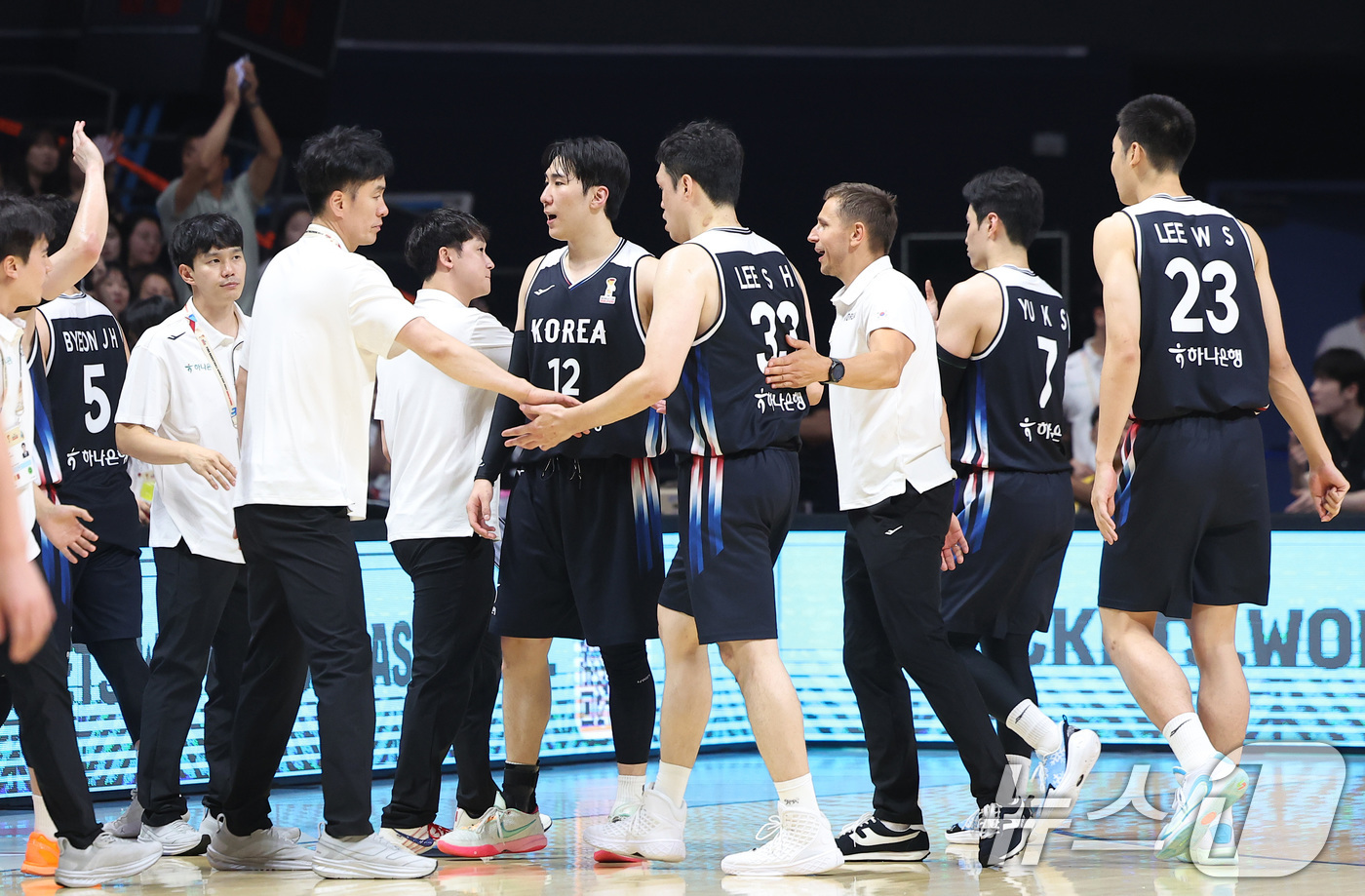 (고양=뉴스1) 김성진 기자 = 대한민국 농구 대표팀 니콜라스 마줄스 감독이 6일 경기도 고양시 고양소노아레나에서 열린 2027 FIBA 월드컵 아시아 예선 1라운드 B조 윈도우3 …