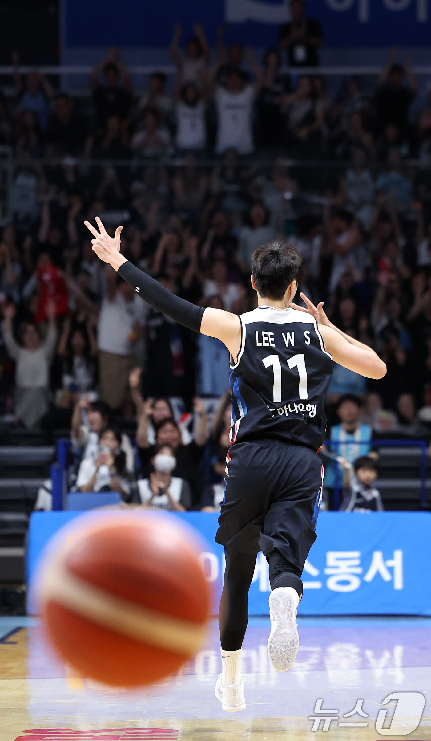 (고양=뉴스1) 김성진 기자 = 대한민국 농구 대표팀 이우석이 6일 경기도 고양시 고양소노아레나에서 열린 2027 FIBA 월드컵 아시아 예선 1라운드 B조 윈도우3 대한민국과 일 …