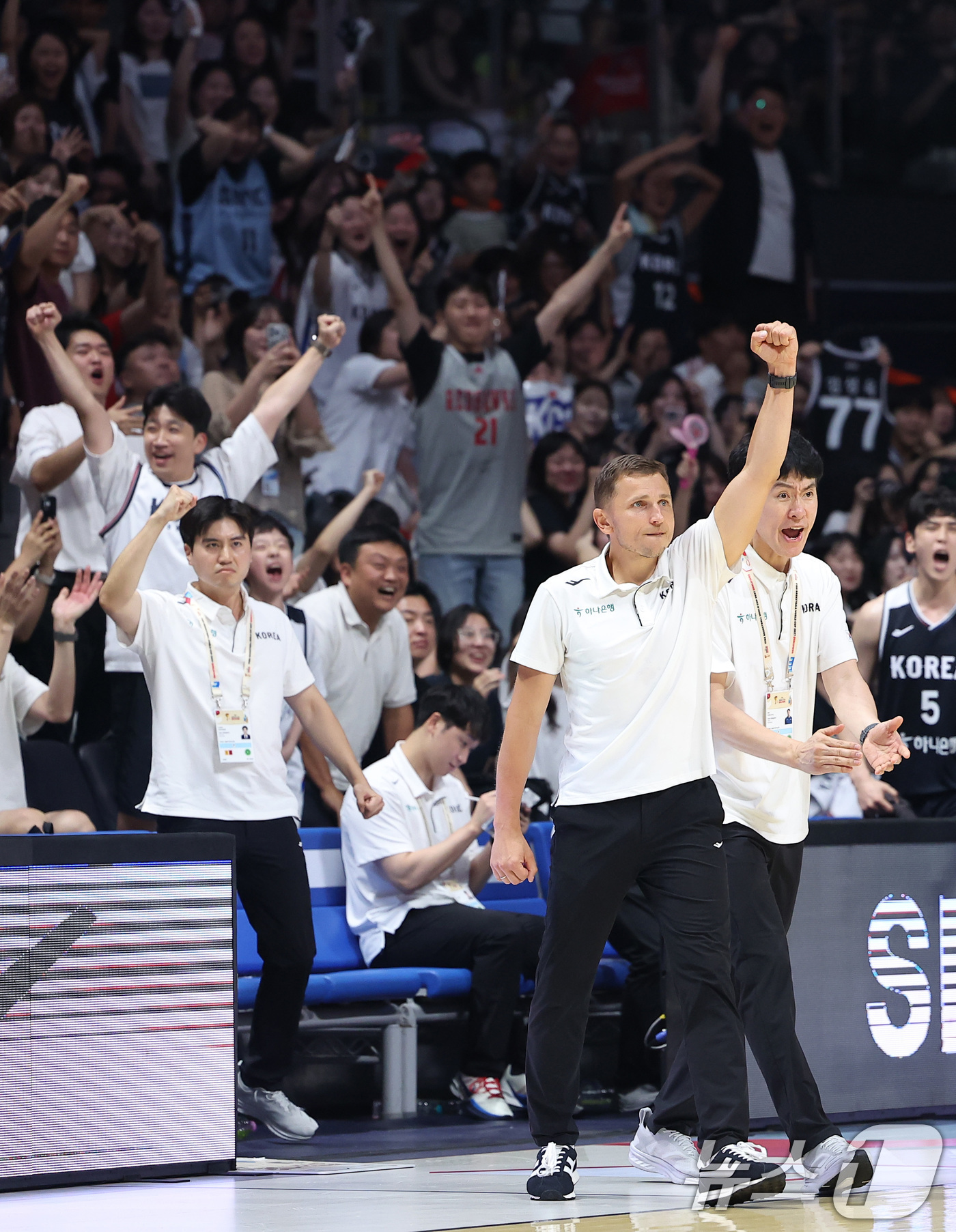 (고양=뉴스1) 김성진 기자 = 대한민국 농구 대표팀 니콜라스 마줄스 감독이 6일 경기도 고양시 고양소노아레나에서 열린 2027 FIBA 월드컵 아시아 예선 1라운드 B조 윈도우3 …