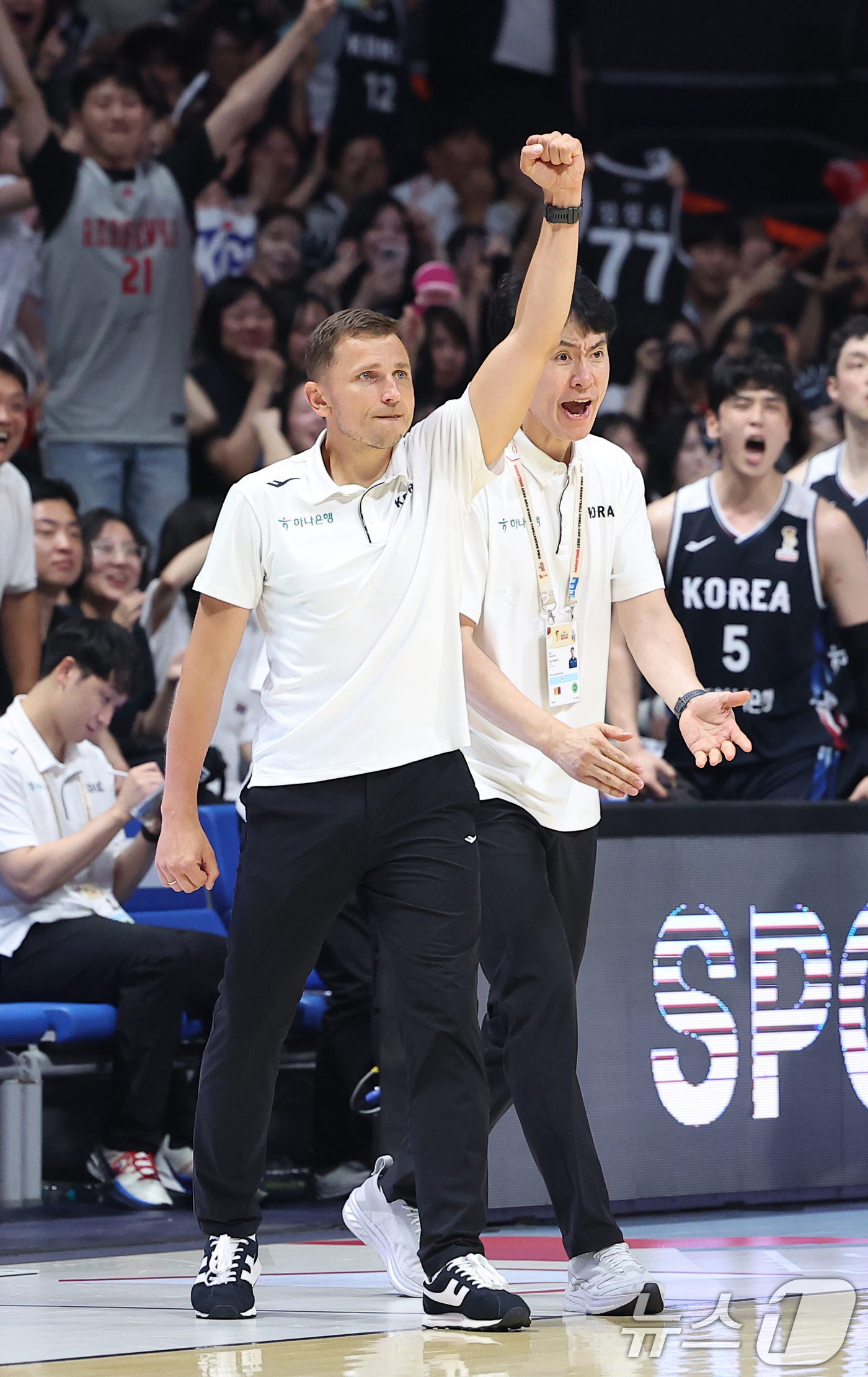 (고양=뉴스1) 김성진 기자 = 대한민국 농구 대표팀 니콜라스 마줄스 감독이 6일 경기도 고양시 고양소노아레나에서 열린 2027 FIBA 월드컵 아시아 예선 1라운드 B조 윈도우3 …
