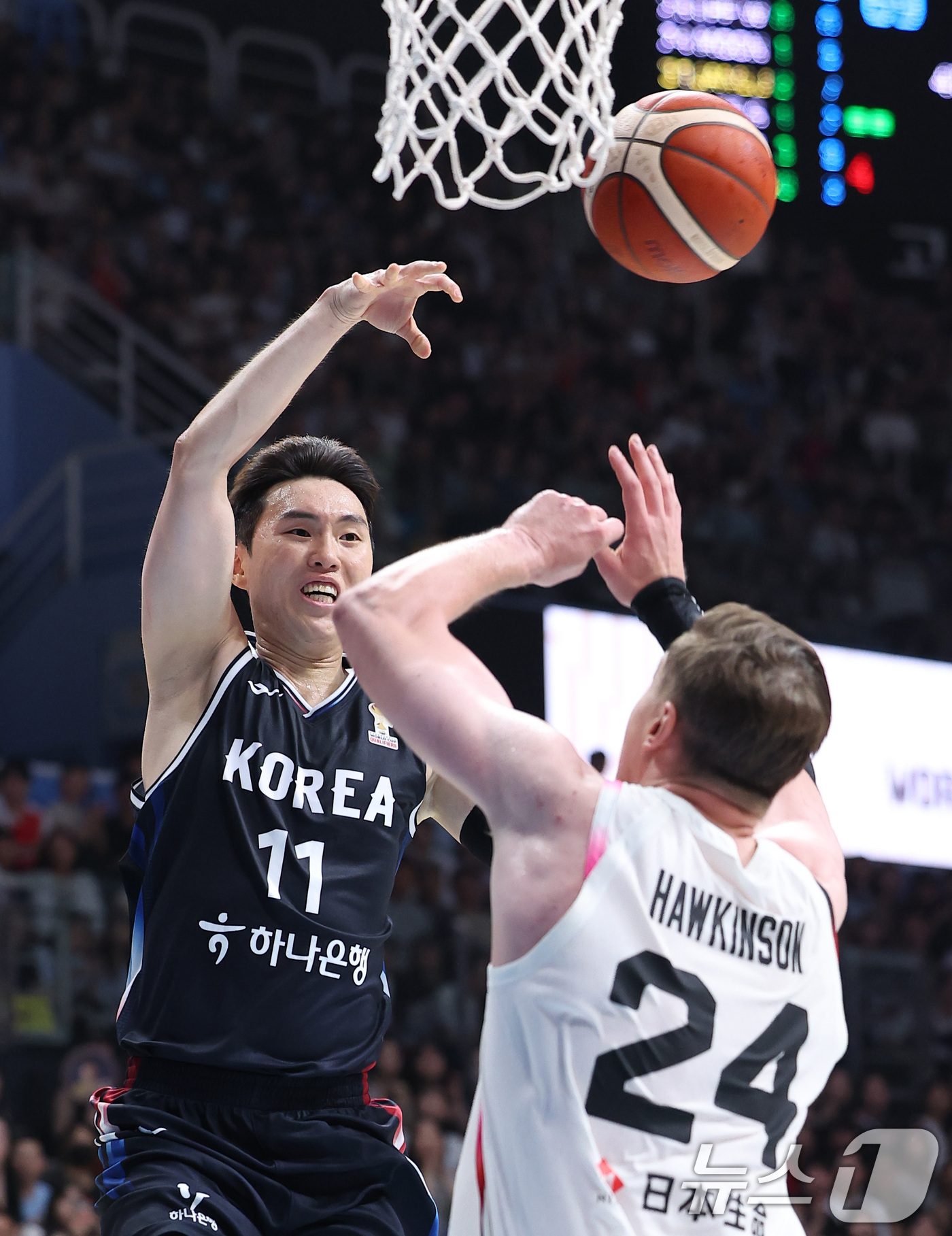 (고양=뉴스1) 김성진 기자 = 대한민국 농구 대표팀 이우석이 6일 경기도 고양시 고양소노아레나에서 열린 2027 FIBA 월드컵 아시아 예선 1라운드 B조 윈도우3 대한민국과 일 …