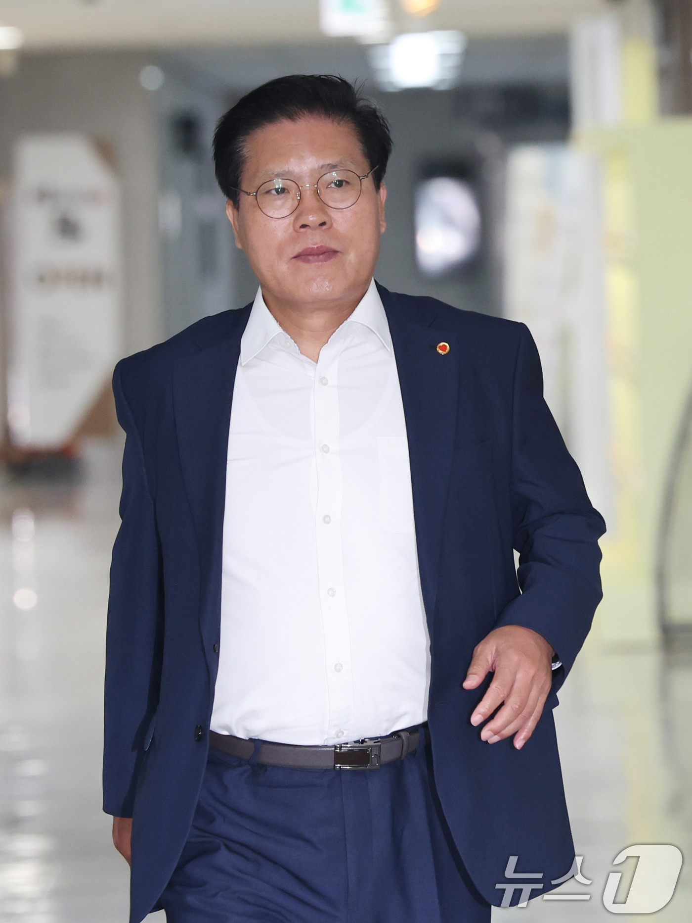 (서울=뉴스1) 황기선 기자 = 송석준 국민의힘 의원이 7일 오전 서울 여의도 의원회관에서 열린 당내 쇄신파 모임 '대안과 미래' 조찬모임에 참석하고 있다.  2026.7.7/뉴스 …