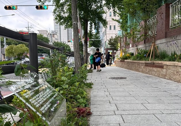 종로 창신초 통학로에 띠녹지…보행로·차도 분리해 안전 강화