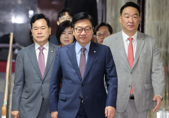 회의 참석하는 정점식 원내대표
