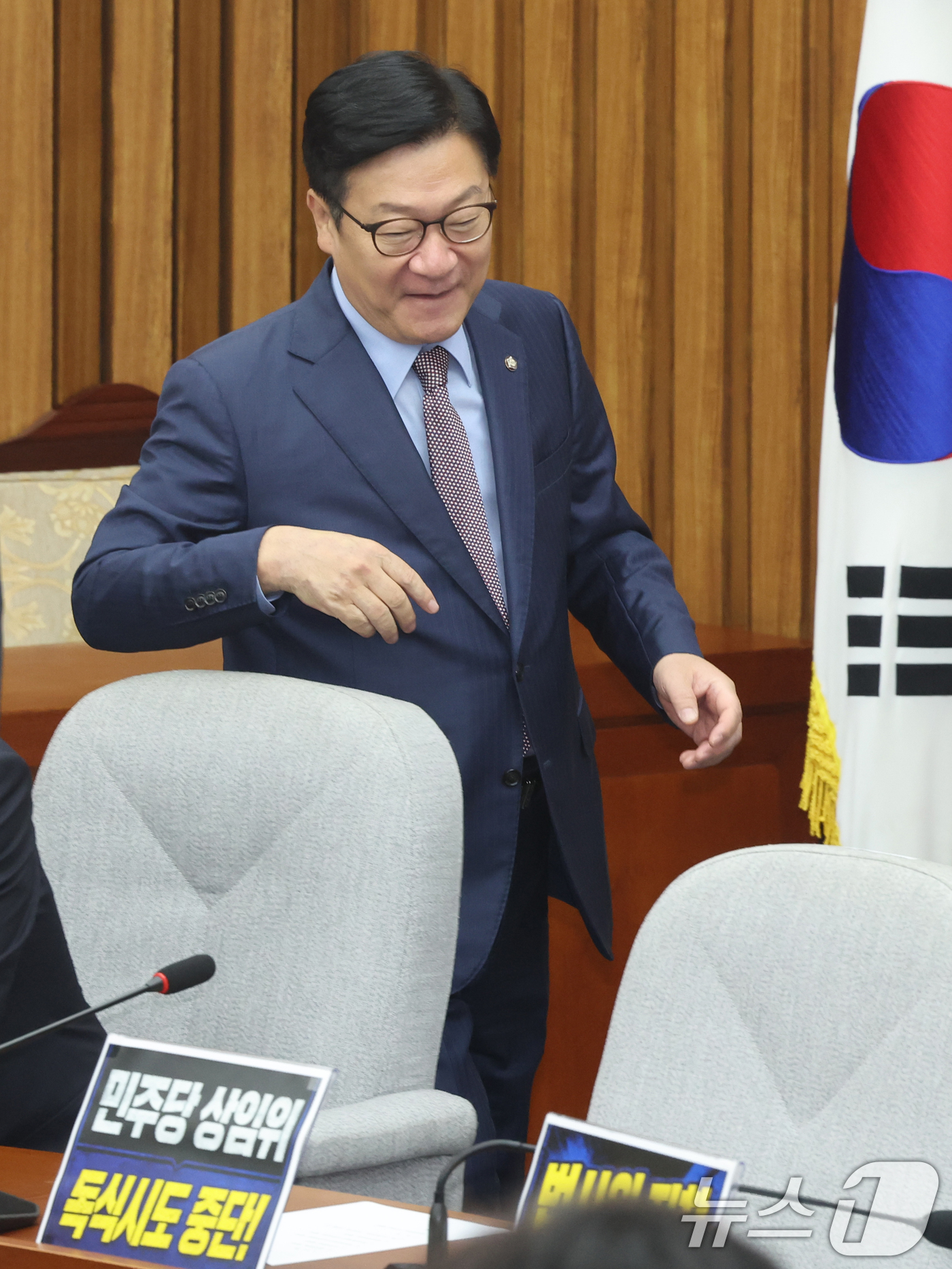 (서울=뉴스1) 황기선 기자 = 정점식 국민의힘 원내대표가 7일 오전 서울 여의도 국회에서 열린 원내대책회의에 참석하고 있다. 2026.7.7/뉴스1