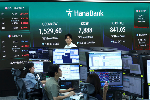 삼전 9% 급락 왜…"차익물량 정리중, 매수 기회" vs "메모리 정점"