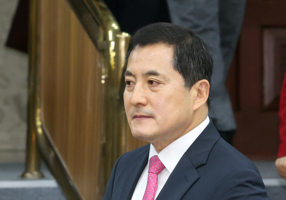회의 참석하는 박대출 위원장