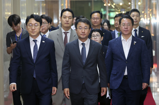 與 원내대표단, '본회의 개최 위해 국회의장실로'