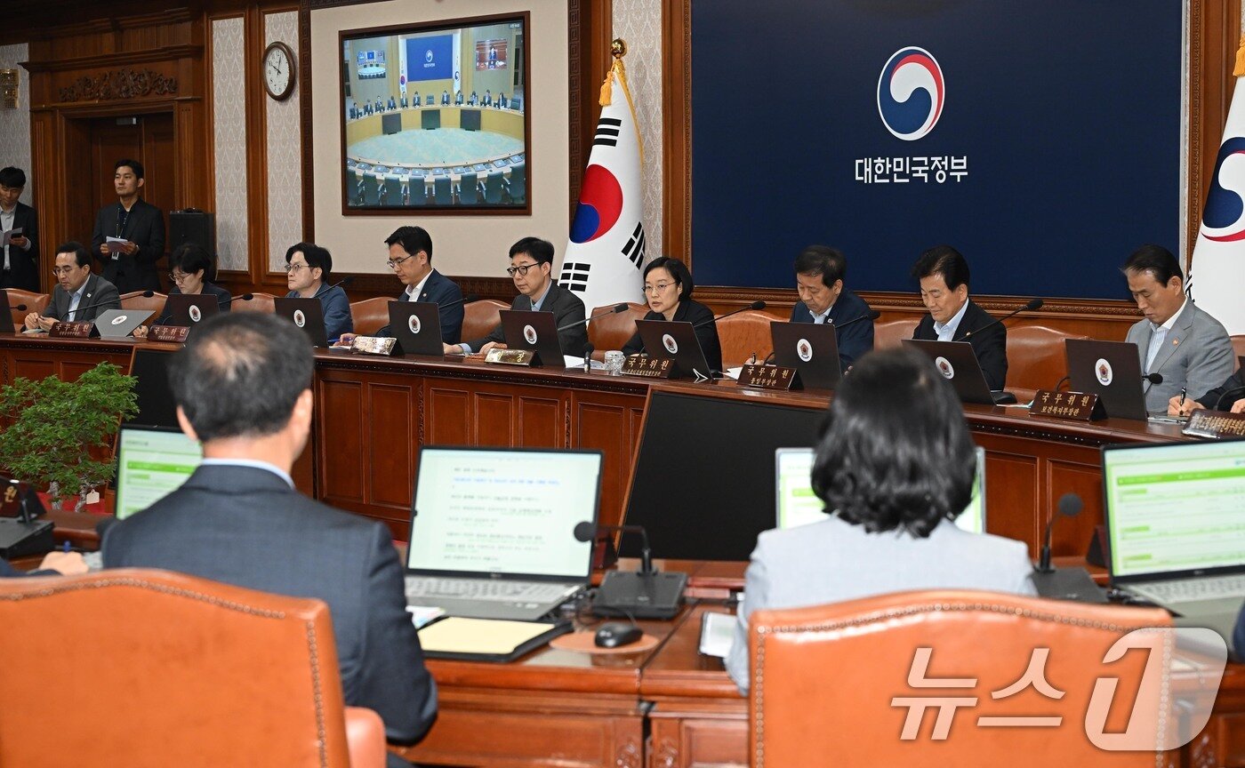 본문 이미지 - 한성숙 국무총리가 7일 서울 종로구 정부서울청사에서 열린 국무회의에서 모두발언을 하고 있다. (공동취재) 2026.7.7 ⓒ 뉴스1 김명섭 기자