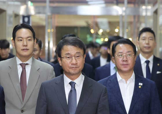 국회의장실로 향하는 더불어민주당 원내대표단