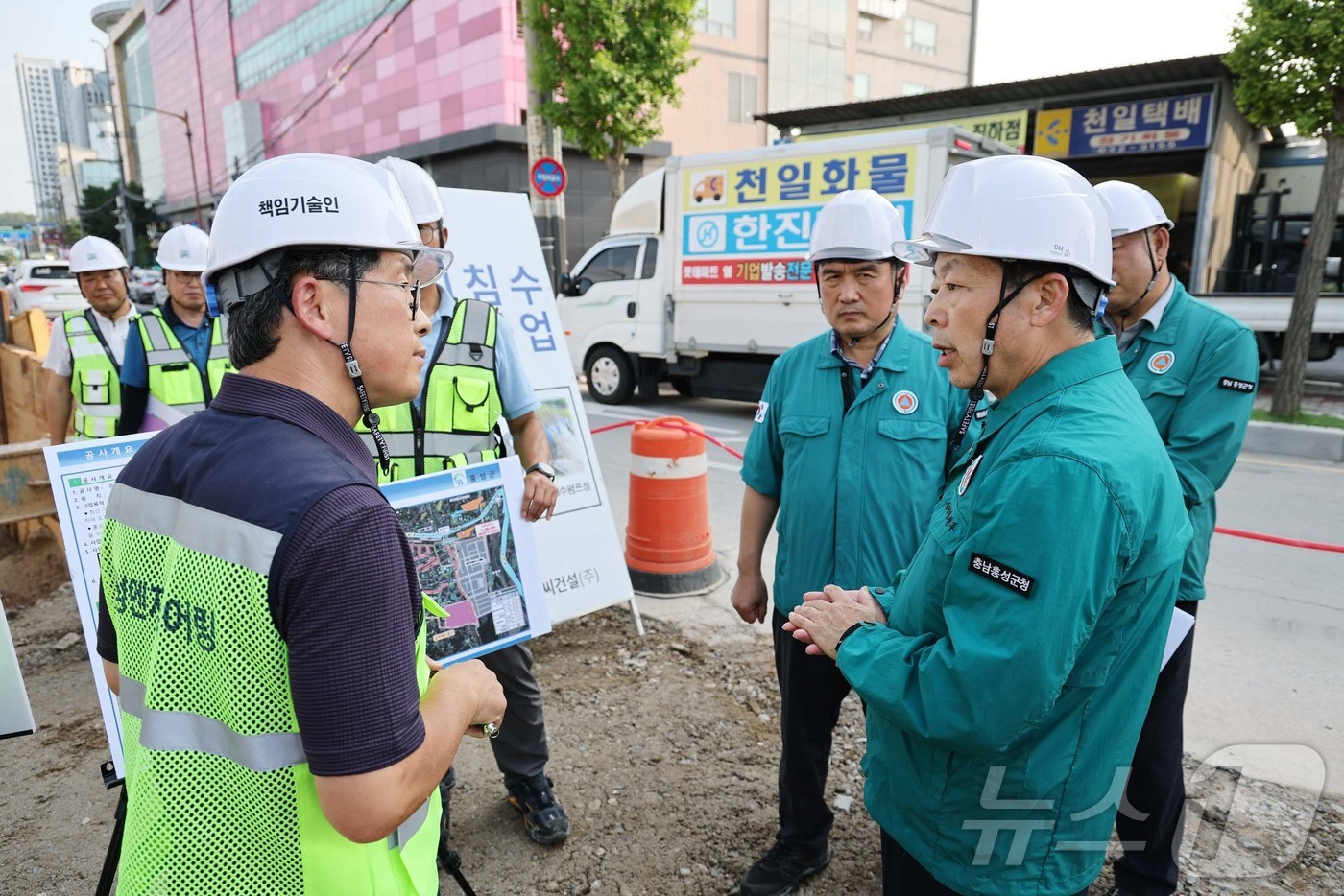 (홍성=뉴스1) 이동원 기자 = 홍성군는 지난 5일과 6일 양일간 약 30mm의 비가 내린 가운데 군내에는 피해가 없는 것으로 집계됐다. 박정주 군수는 본격적인 장마철을 앞두고 철 …