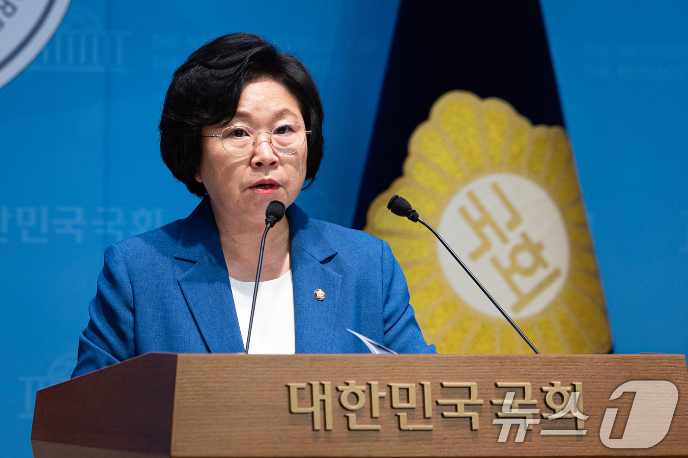 (서울=뉴스1) 유승관 기자 = 김현 더불어민주당 국민소통위원장이 7일 서울 여의도 국회 소통관에서 정보통신망법 개정안 시행 관련 기자회견을 하고 있다. 2026.7.7/뉴스1