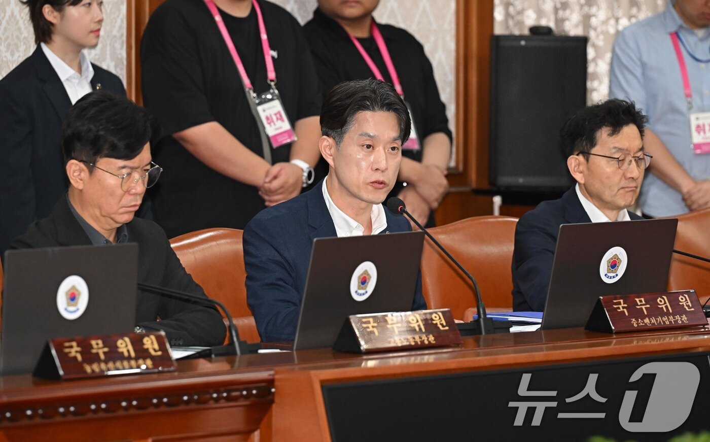 본문 이미지 - 노용석 중소벤처기업부 제1차관이 7일 서울 종로구 정부서울청사에서 열린 국무회의에서 '중소기업 기술탈취 근절 그간 성과 및 보완과제'와 관련해 안건보고를 하고 있다. (공동취재) 2026.7.7 ⓒ 뉴스1 김명섭 기자