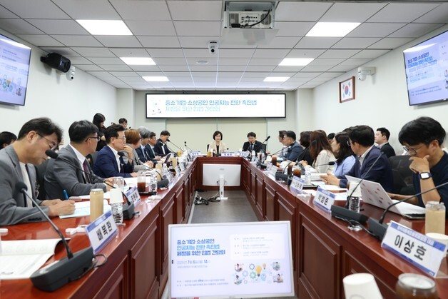 中企·소상공인 "AI 전문 인력·투자 비용 걸림돌…맞춤형 지원체계 필요"