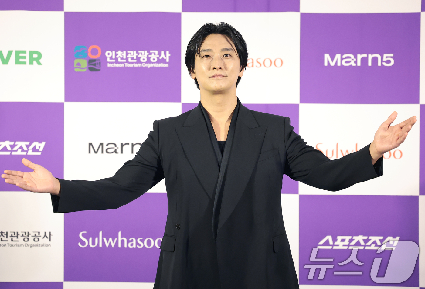 (서울=뉴스1) 권현진 기자 = 배우 주지훈이 7일 서울 용산구 CGV용산아이파크몰에서 열린 제5회 청룡시리즈어워즈 핸드프린팅 행사에서 포즈를 취하고 있다. 2026.7.7/뉴스1 …