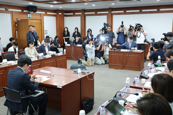 국조특위, 중앙선관위 현장조사…상황실 대응 질타·청문회 증인 채택 공방
