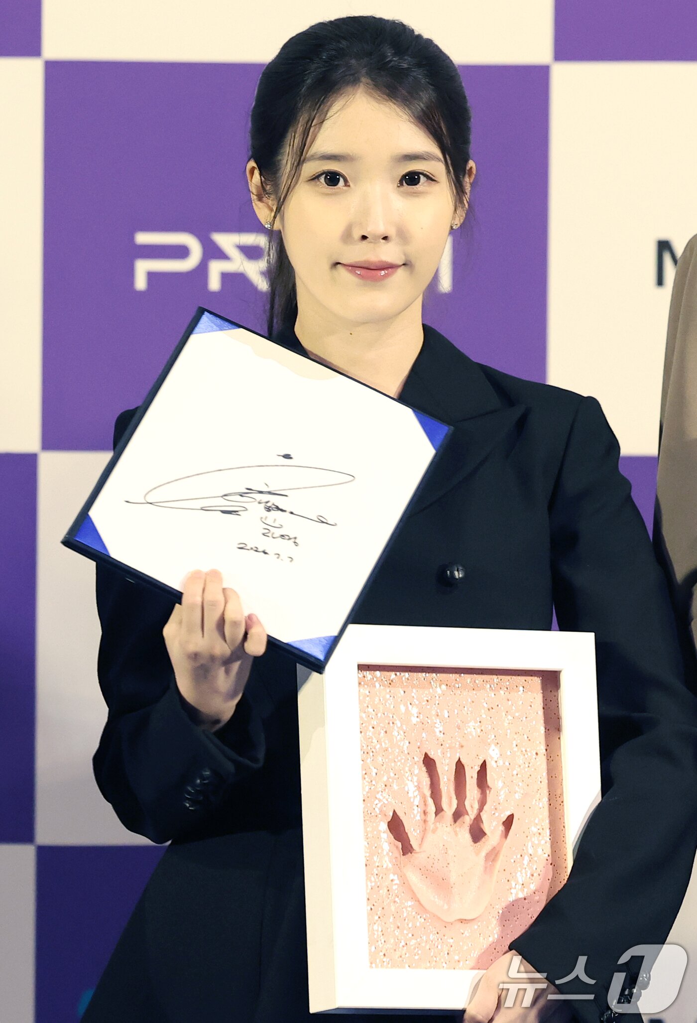 아이유, 청룡시리즈어워즈 핸드프린팅 빛나는 아티스트
