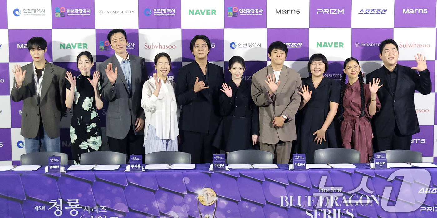 (서울=뉴스1) 권현진 기자 = 배우 추영우(왼쪽부터)와 김민하, 이광수, 염혜란, 주지훈, 아이유, 기안84, 이수지, 미미, 문상훈이 7일 서울 용산구 CGV용산아이파크몰에서 …